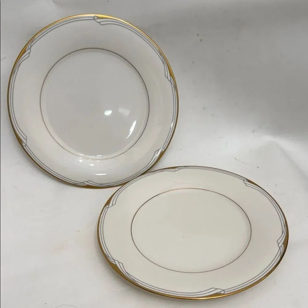 Noritake Golden Cove Fine China Japan 7719 White Ivory Gold Accent Dinner Plate